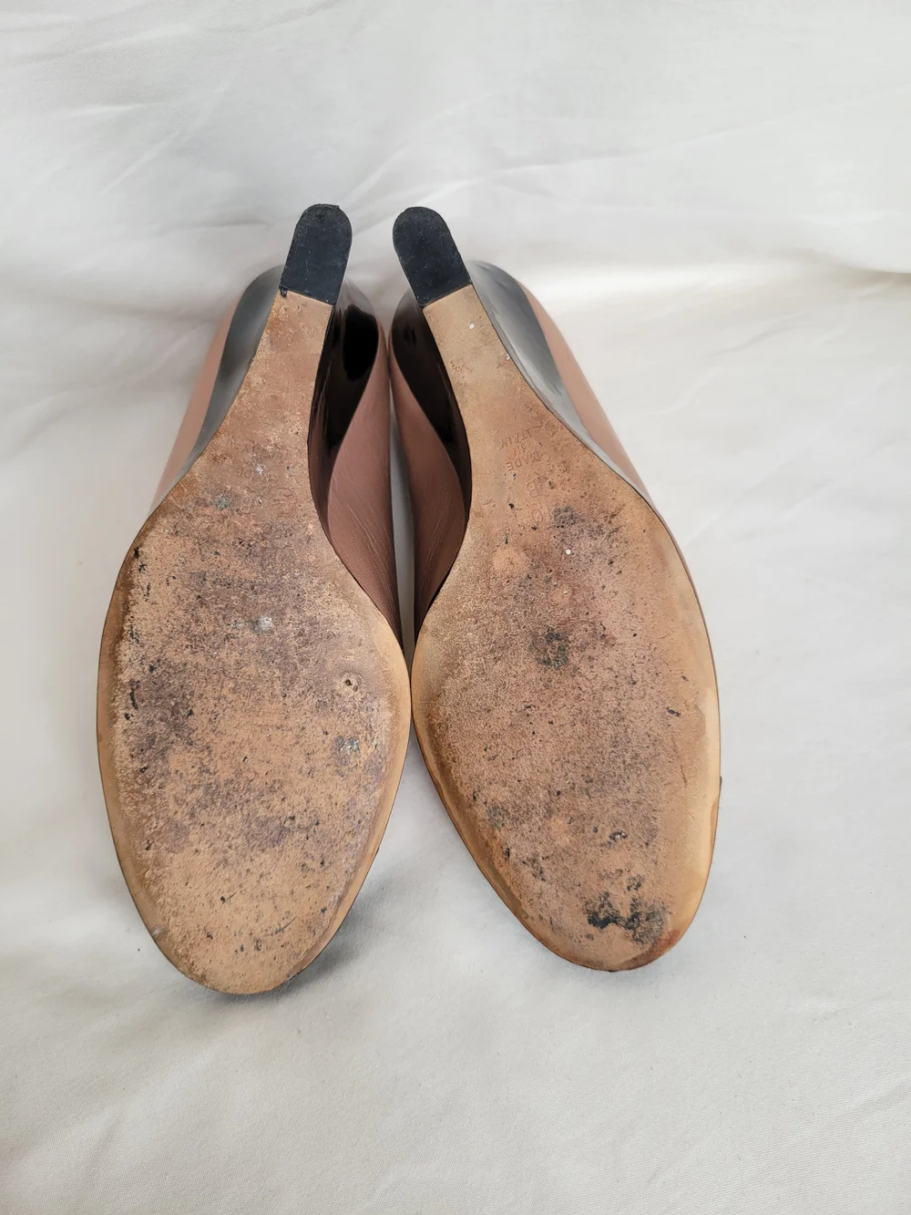 ✨ Elegant Kate Spade Wedge Beige/ Black Cap-Toe Pumps — Made in Italy ✨
